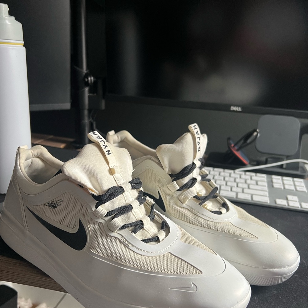 Nike SB Nyjah Houston Skate Shoes White and Black Athletic Sneakers
